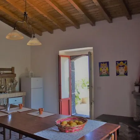 Feriehus Casa Greli, Typical Sicilian House With A View SantʼAlfio